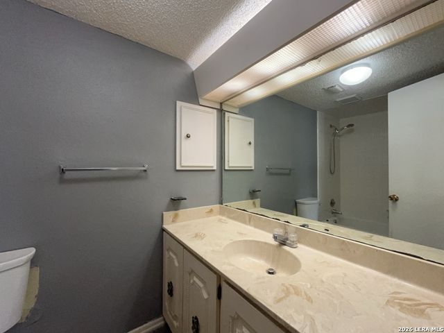 8731 Tradewind Dr, Windcrest, TX 78239