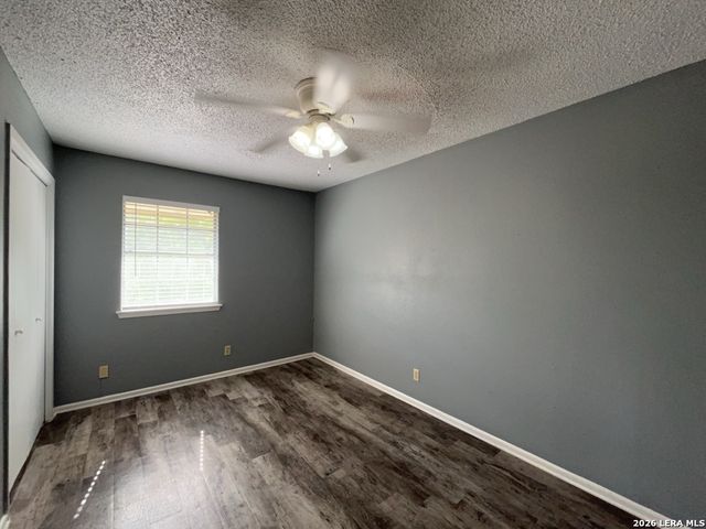 8731 Tradewind Dr, Windcrest, TX 78239