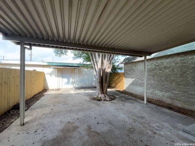 8731 Tradewind Dr, Windcrest, TX 78239