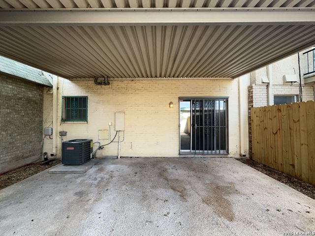 8731 Tradewind Dr, Windcrest, TX 78239