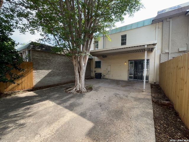 8731 Tradewind Dr, Windcrest, TX 78239