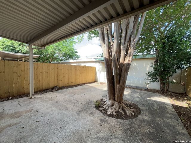 8731 Tradewind Dr, Windcrest, TX 78239