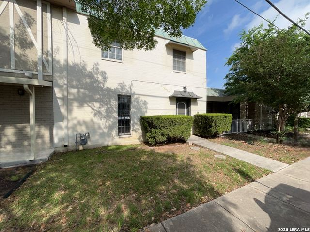 8731 Tradewind Dr, Windcrest, TX 78239