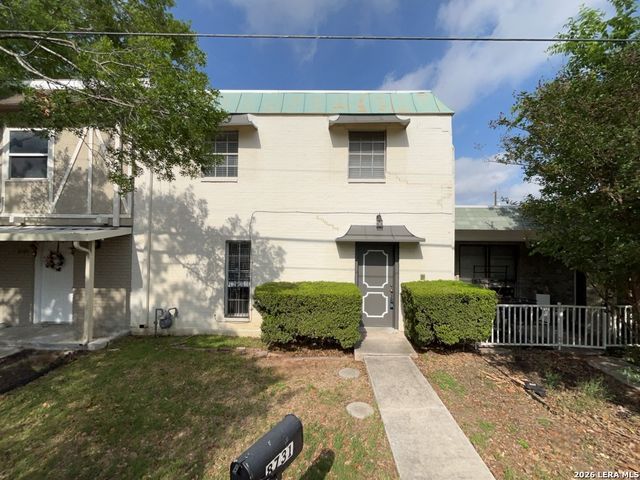 8731 Tradewind Dr, Windcrest, TX 78239