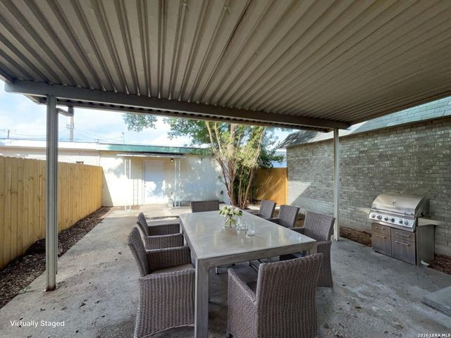 8731 Tradewind Dr, Windcrest, TX 78239