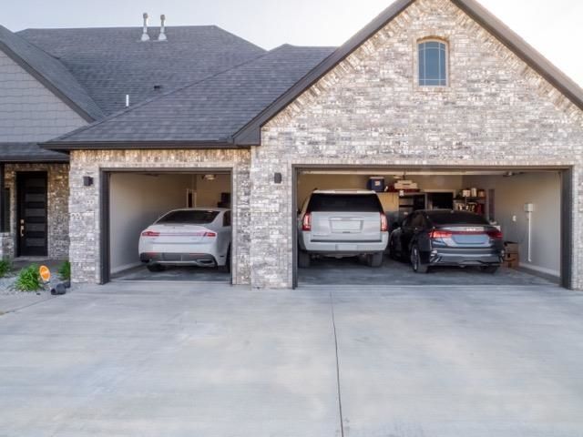 439 Spring Creek Cir, Lawton, OK 73505