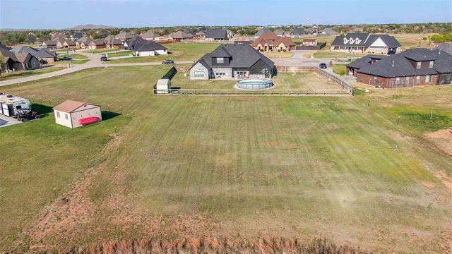 439 Spring Creek Cir, Lawton, OK 73505