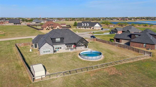 439 Spring Creek Cir, Lawton, OK 73505