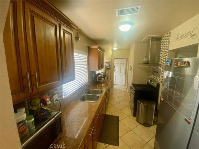 206 E Raymond, Compton, CA 90220