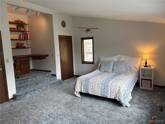 121 Northridge Drive, West Seneca, NY 14224