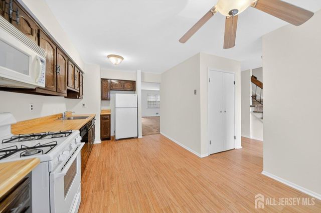 21 Highview Drive, Woodbridge Proper, NJ 07095