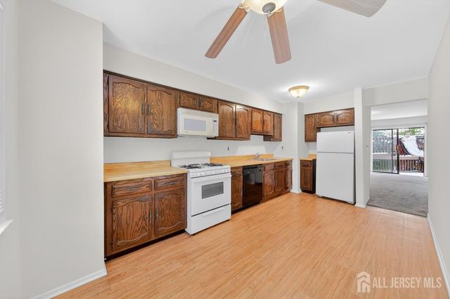 21 Highview Drive, Woodbridge Proper, NJ 07095