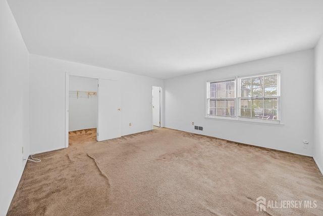 21 Highview Drive, Woodbridge Proper, NJ 07095