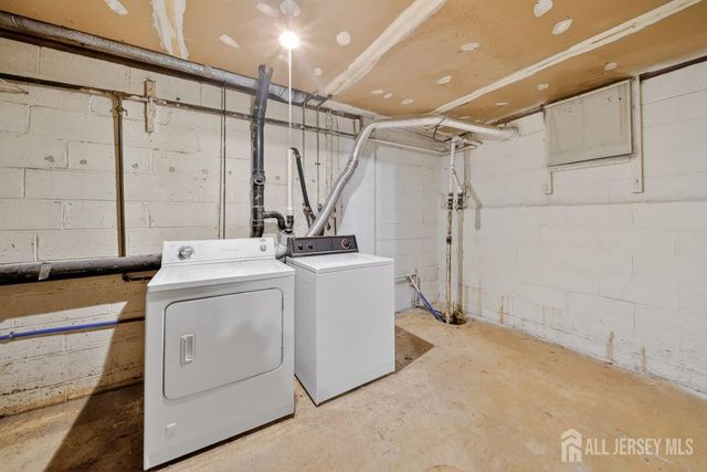 21 Highview Drive, Woodbridge Proper, NJ 07095