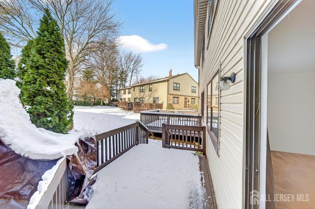 21 Highview Drive, Woodbridge Proper, NJ 07095