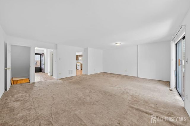 21 Highview Drive, Woodbridge Proper, NJ 07095