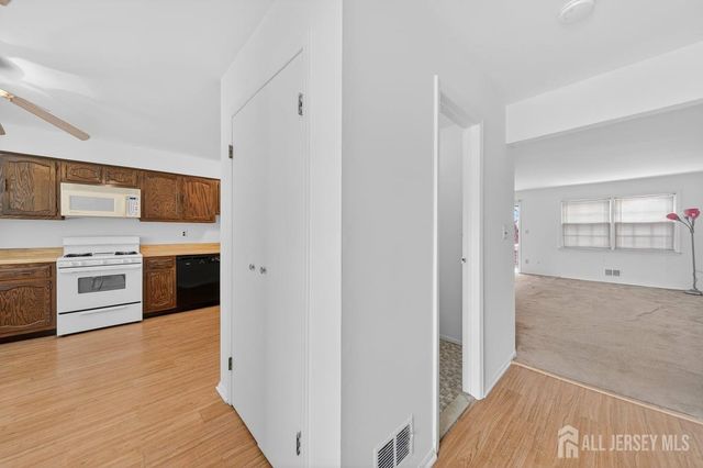 21 Highview Drive, Woodbridge Proper, NJ 07095