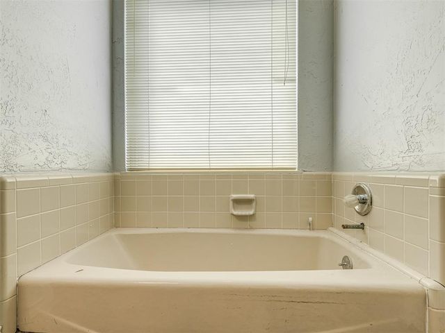 3405 Woodsboro Drive, Norman, OK 73072