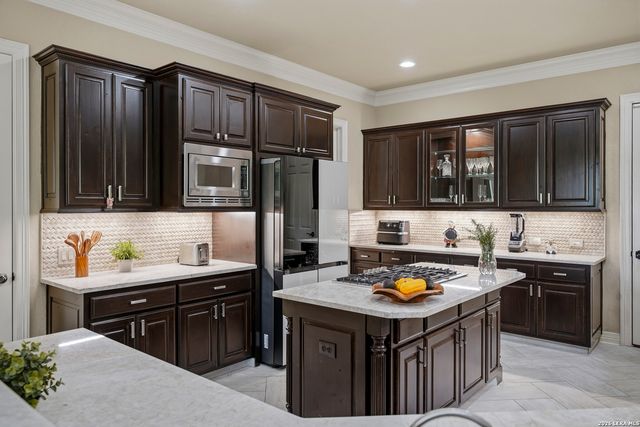714 Ruidosa Downs, Helotes, TX 78023