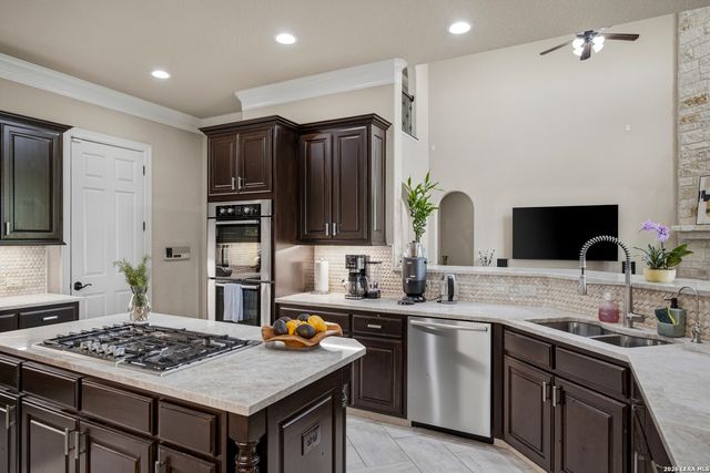 714 Ruidosa Downs, Helotes, TX 78023