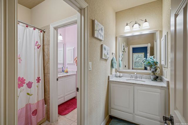 714 Ruidosa Downs, Helotes, TX 78023