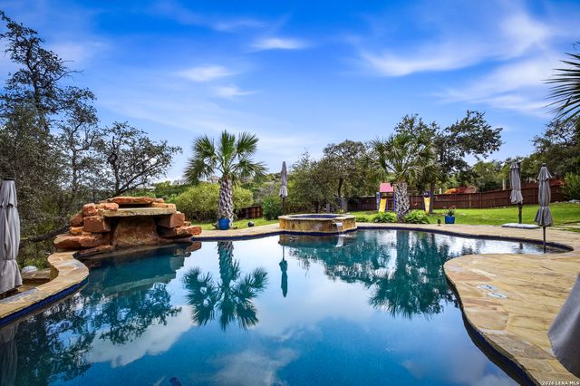 714 Ruidosa Downs, Helotes, TX 78023