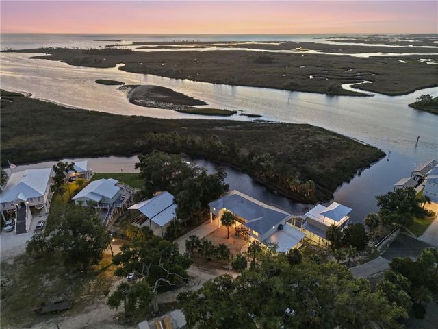 38 SE 195TH STREET, Suwannee, FL 32692
