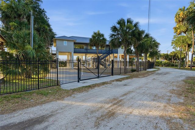 38 SE 195TH STREET, Suwannee, FL 32692