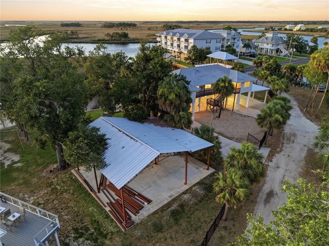 38 SE 195TH STREET, Suwannee, FL 32692