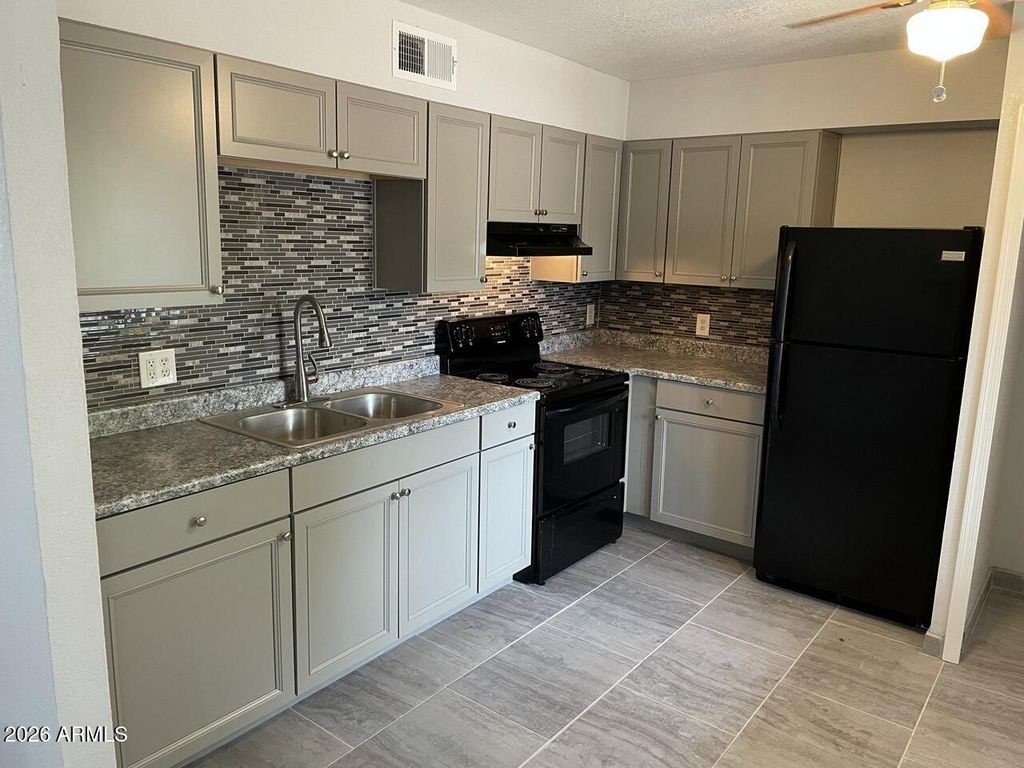 1222 E MOUNTAIN VIEW Road 208, Phoenix, AZ 85020