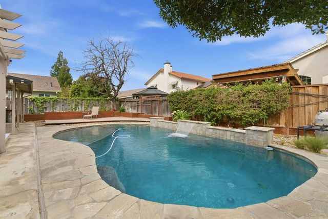 749 Nancy Dr, Ripon, CA 95366