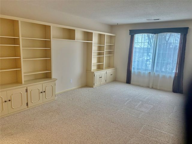 130 Thompson Drive SE 308, Cedar Rapids, IA 52403