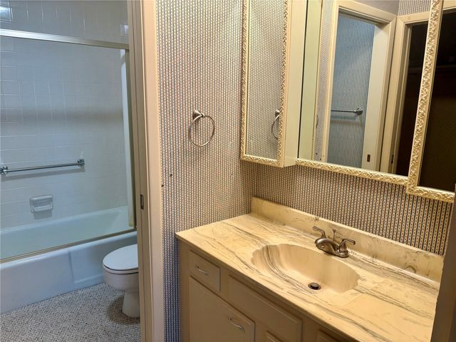 130 Thompson Drive SE 308, Cedar Rapids, IA 52403