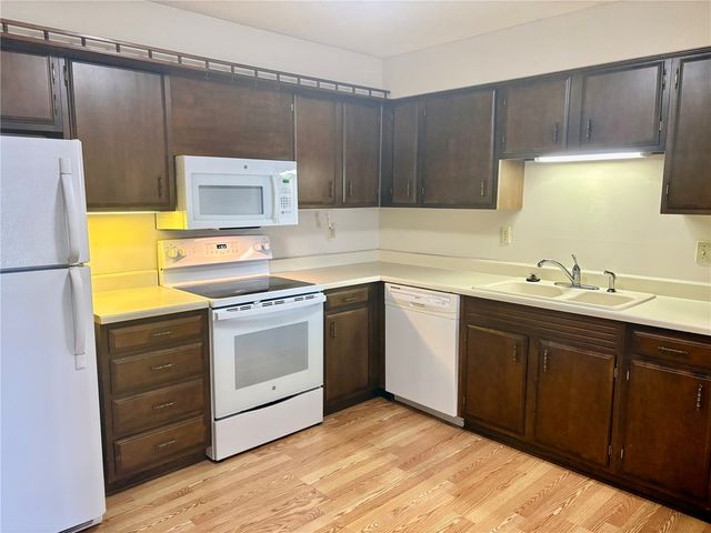 130 Thompson Drive SE 308, Cedar Rapids, IA 52403