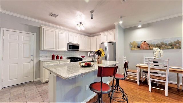 2104 Gillette Street, Houston, TX 77006