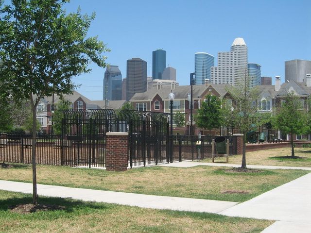 2104 Gillette Street, Houston, TX 77006