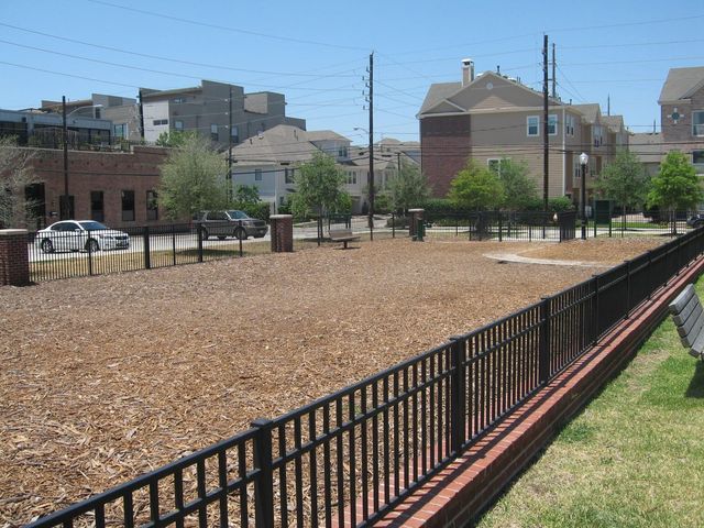 2104 Gillette Street, Houston, TX 77006