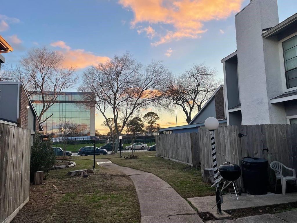 9550 Deering Drive 408, Houston, TX 77036