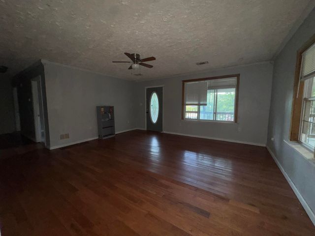 154 Gray Buck Dr, Mt Vernon, KY 40456