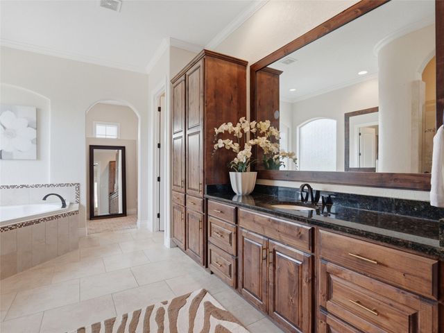 324 Valley LDG, New Braunfels, TX 78132
