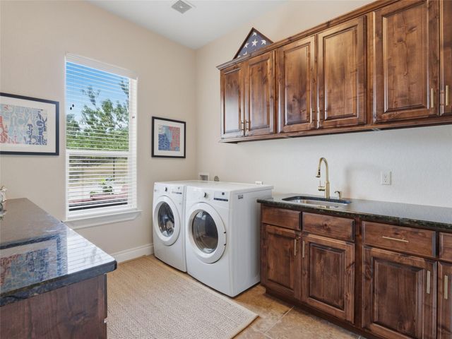 324 Valley LDG, New Braunfels, TX 78132