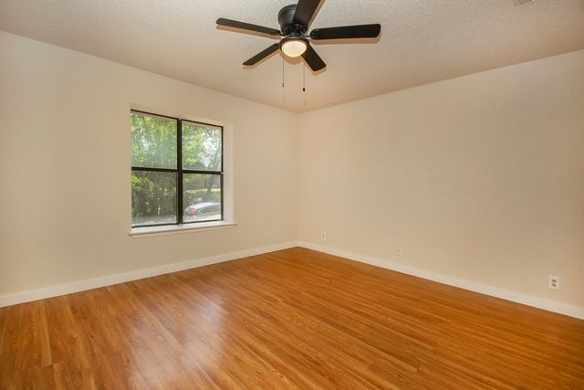 3001 Jennifer Avenue, Denison, TX 75020
