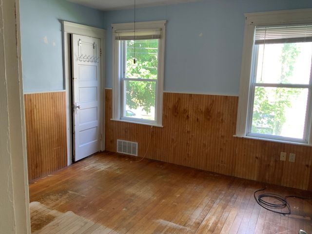 135 Cohasset St, Worcester, MA 01604