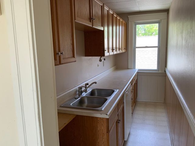 135 Cohasset St, Worcester, MA 01604