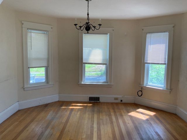 135 Cohasset St, Worcester, MA 01604