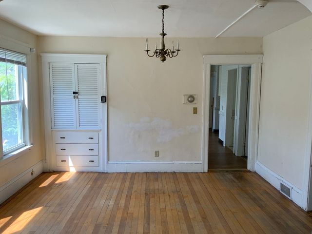 135 Cohasset St, Worcester, MA 01604
