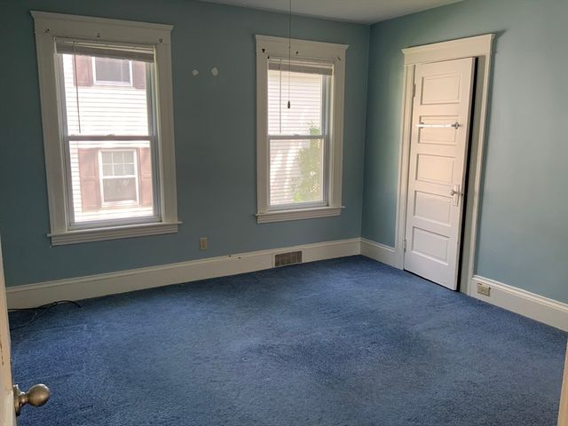 135 Cohasset St, Worcester, MA 01604
