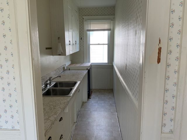 135 Cohasset St, Worcester, MA 01604