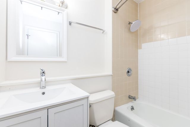 800 Bearses Way APT 3NE, Hyannis, MA 02601