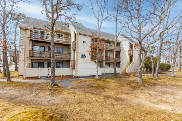 800 Bearses Way APT 3NE, Hyannis, MA 02601